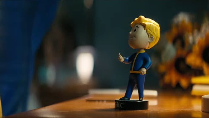 Ein Vault Boy-Wackelkopf in der Fallout-TV-Serie von Amazon