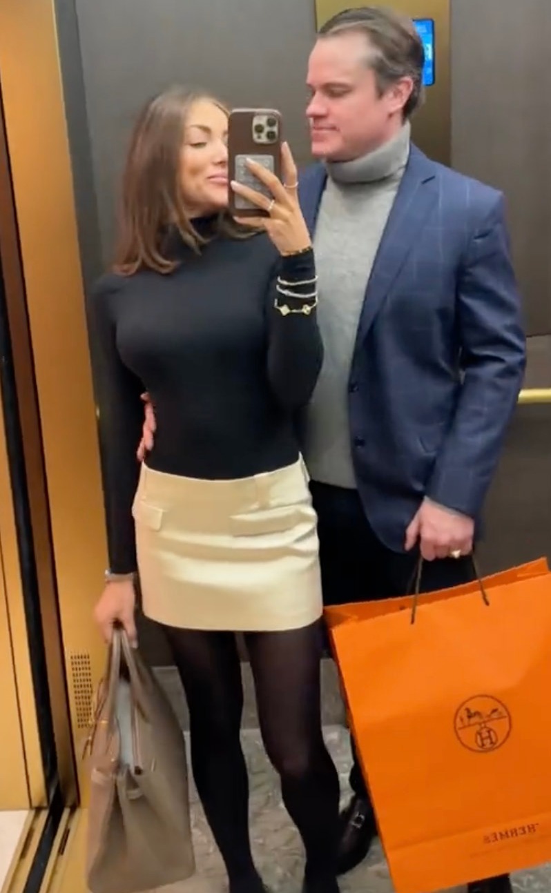 Ihr Mann nahm sie mit nach Paris, um ihr eine neue Birkin-and-Kelly-Tasche von Hermès zu kaufen