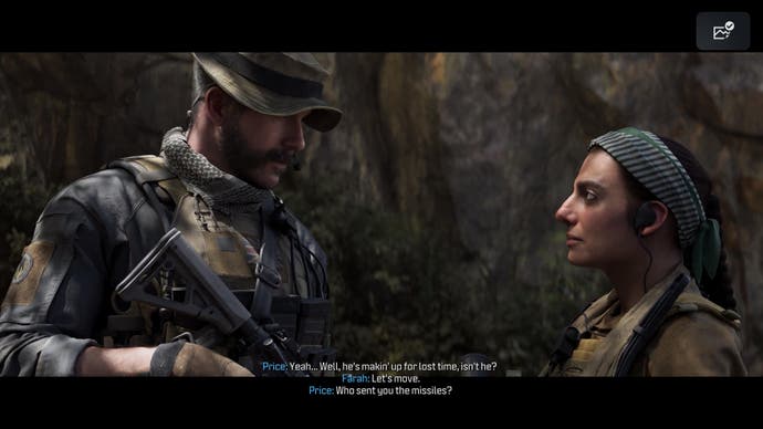 Modern Warfare 3-Screenshot von Price und Farah, die sich in einem Wald unterhalten