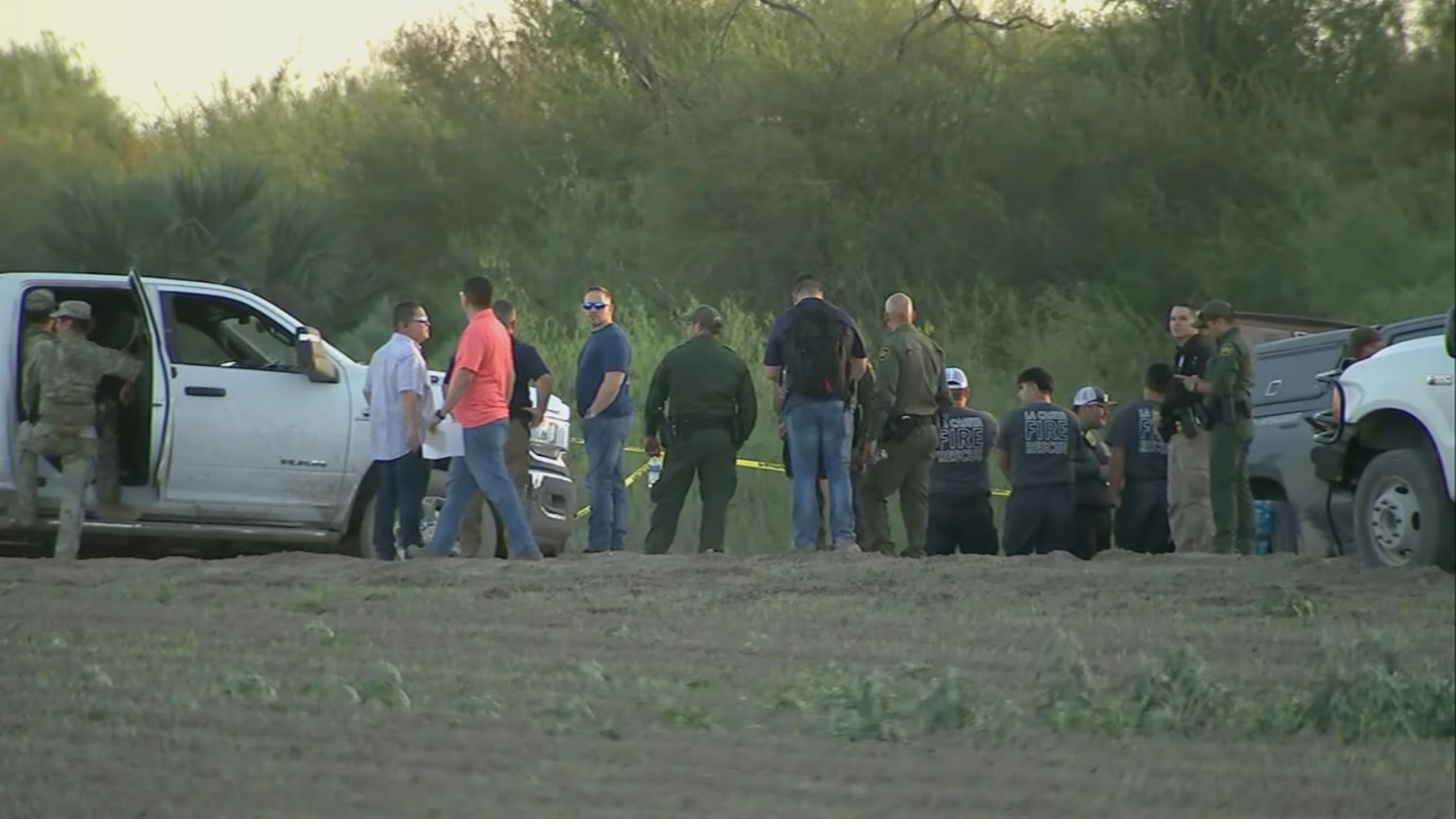 Ersthelfer eilten am Freitag zum Unfallort in Starr County, Texas