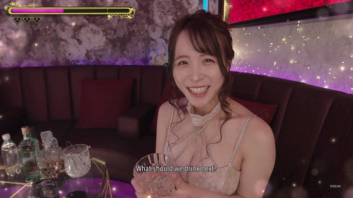 Wie ein Screenshot von Dragon Gaiden, der das Live-Action-Minispiel des Kabarettclubs zeigt