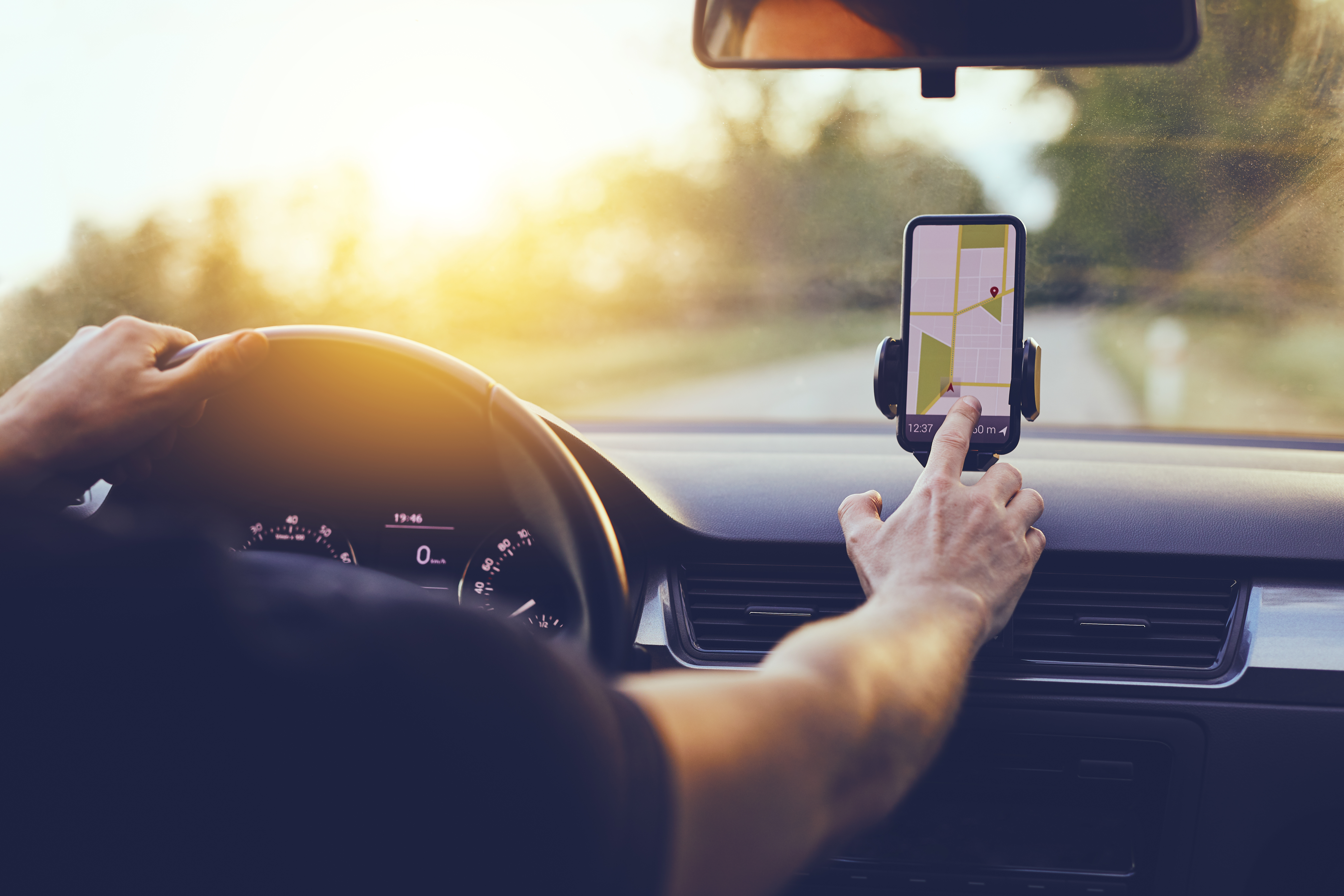 Viele Fahrer nutzen ihr Telefon zur GPS-Richtungsverfolgung