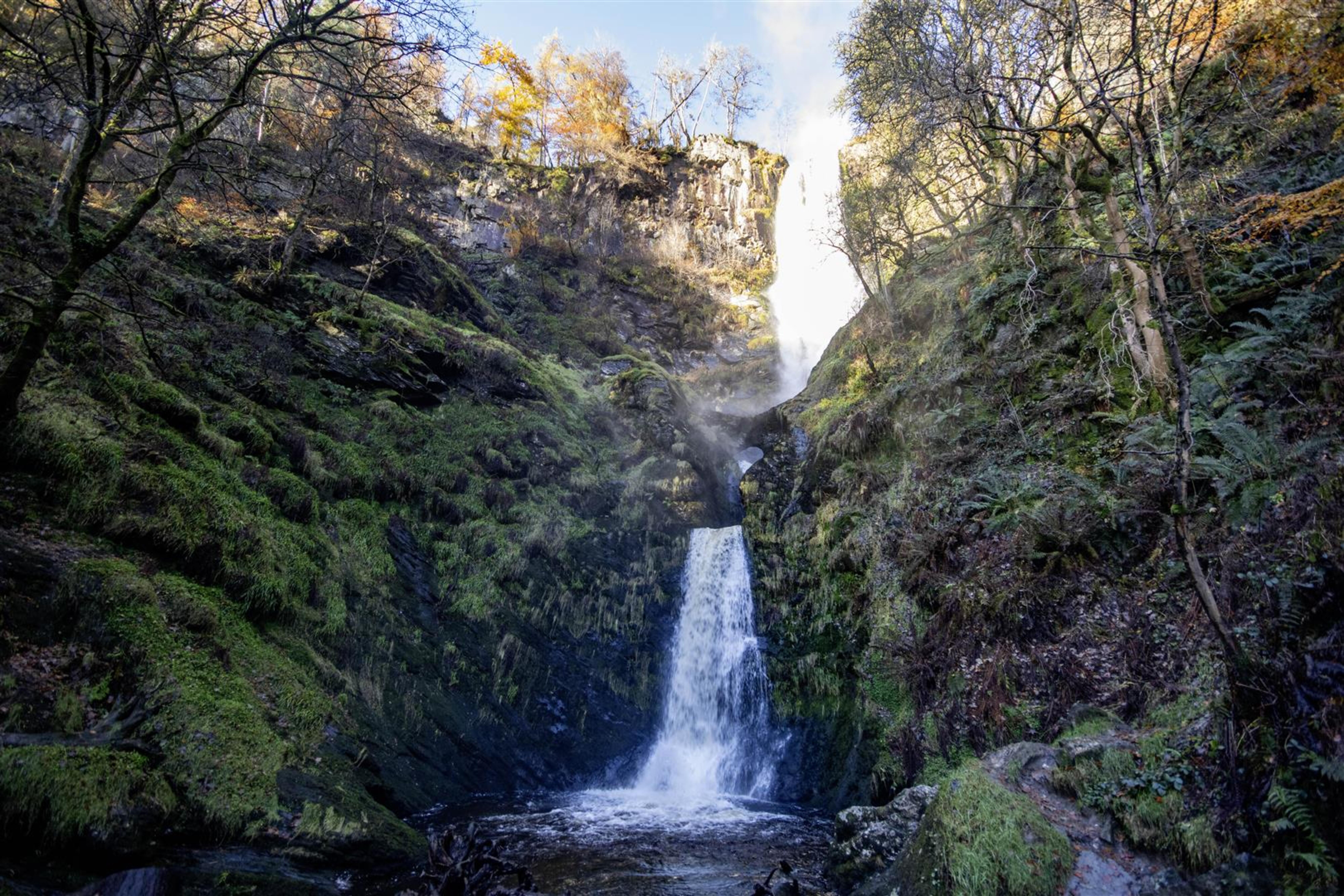 Großbritanniens längster Single-Drop-Wasserfall ist der Pistyll Rhaeadr