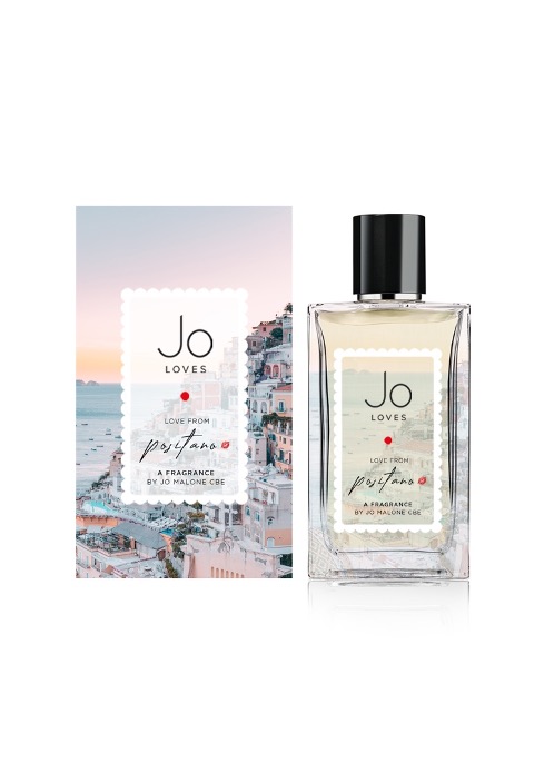 Der Duft „Jo Loves With Love From Positano“ wird Ihnen dabei helfen, fast Sand zu Ihren Füßen zu spüren, selbst wenn Sie nicht in den Urlaub fahren können