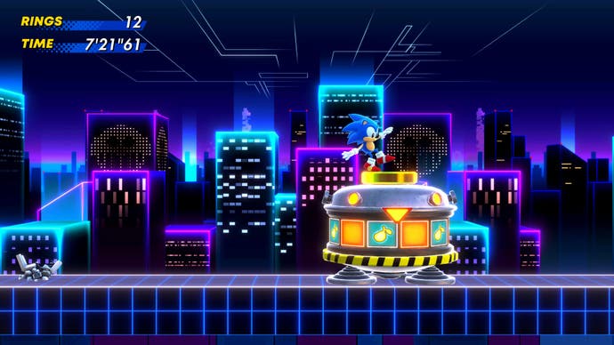 Sonic schwankt am Rand der Kapsel am Ende des Levels in der Cyber ​​Station Zone