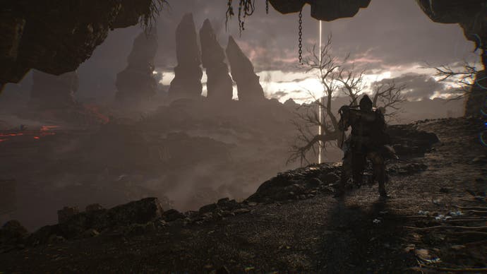 Der Spielercharakter in Lords of the Fallen blickt im Sonnenaufgang auf ferne Berge