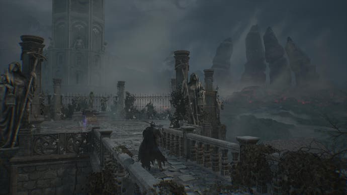 Spielercharakter in grauen Steinruinen mit entferntem Turm und Bergen