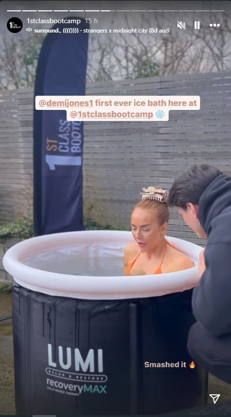 Demi ertrug nach einer intensiven Boxsitzung das beliebte eiskalte Bad des Bootcamps.