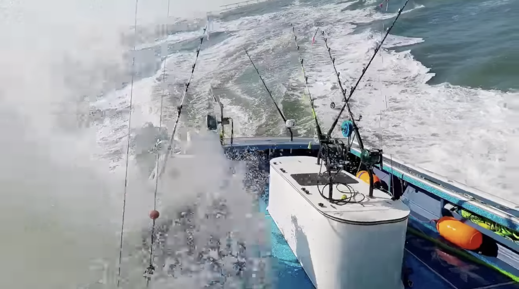 Thunfischfangboote sind so angepasst, dass sie den rauen Meeresbedingungen standhalten