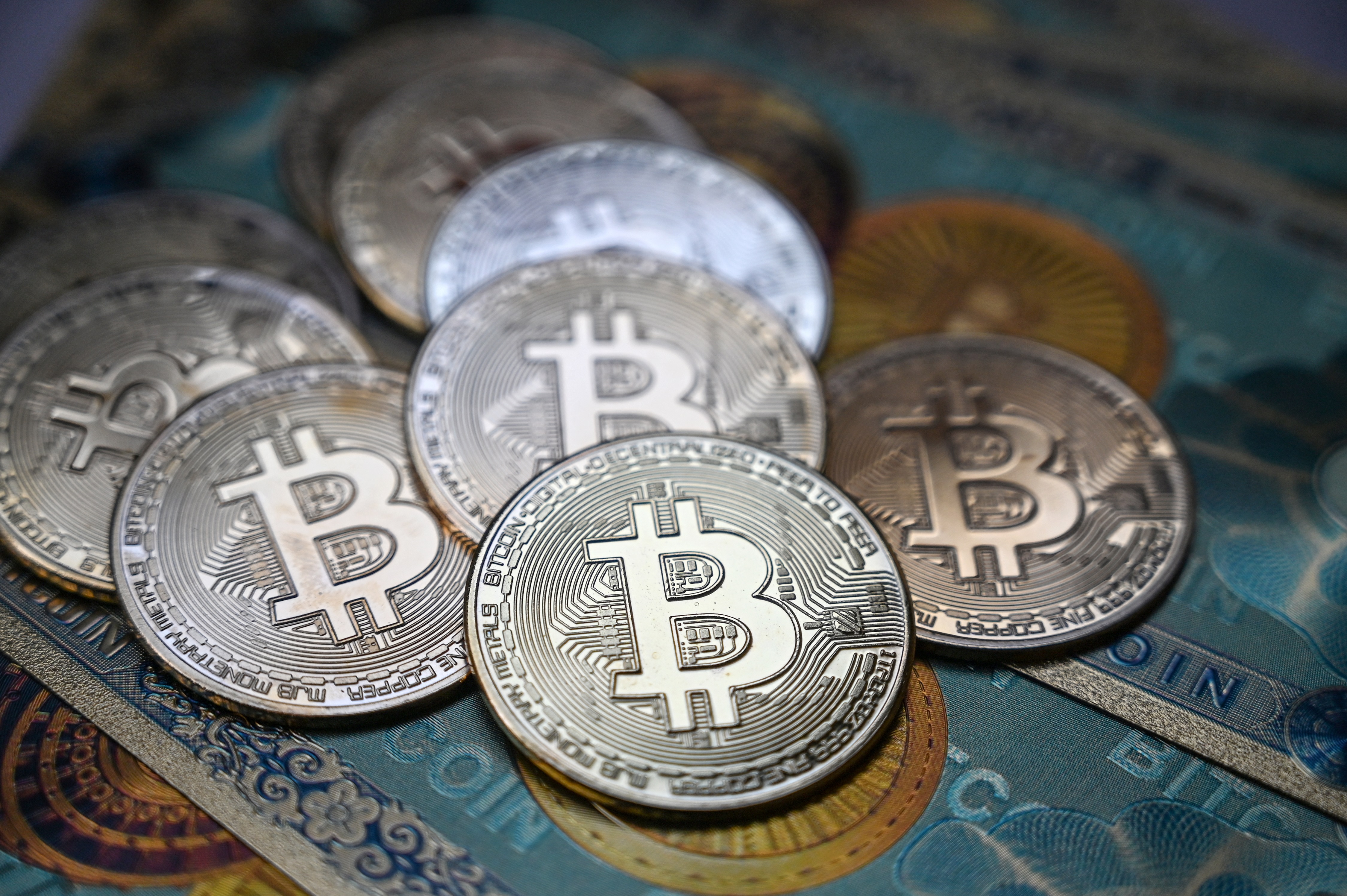 Bitcoin stieg über ein Allzeithoch von 55.000 £, da die digitale Währung in diesem Jahr um 70 % zulegte