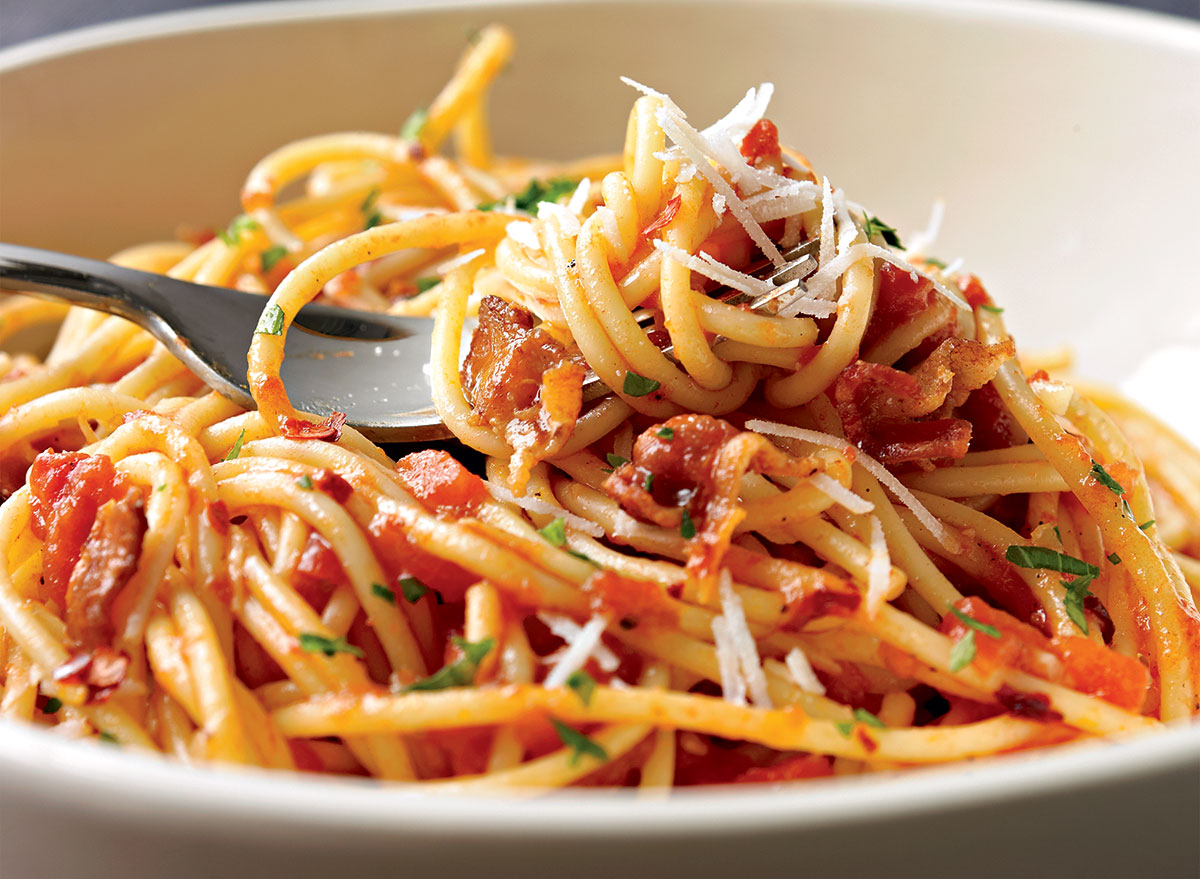 Gesunde Spaghetti mit würziger Tomatensauce