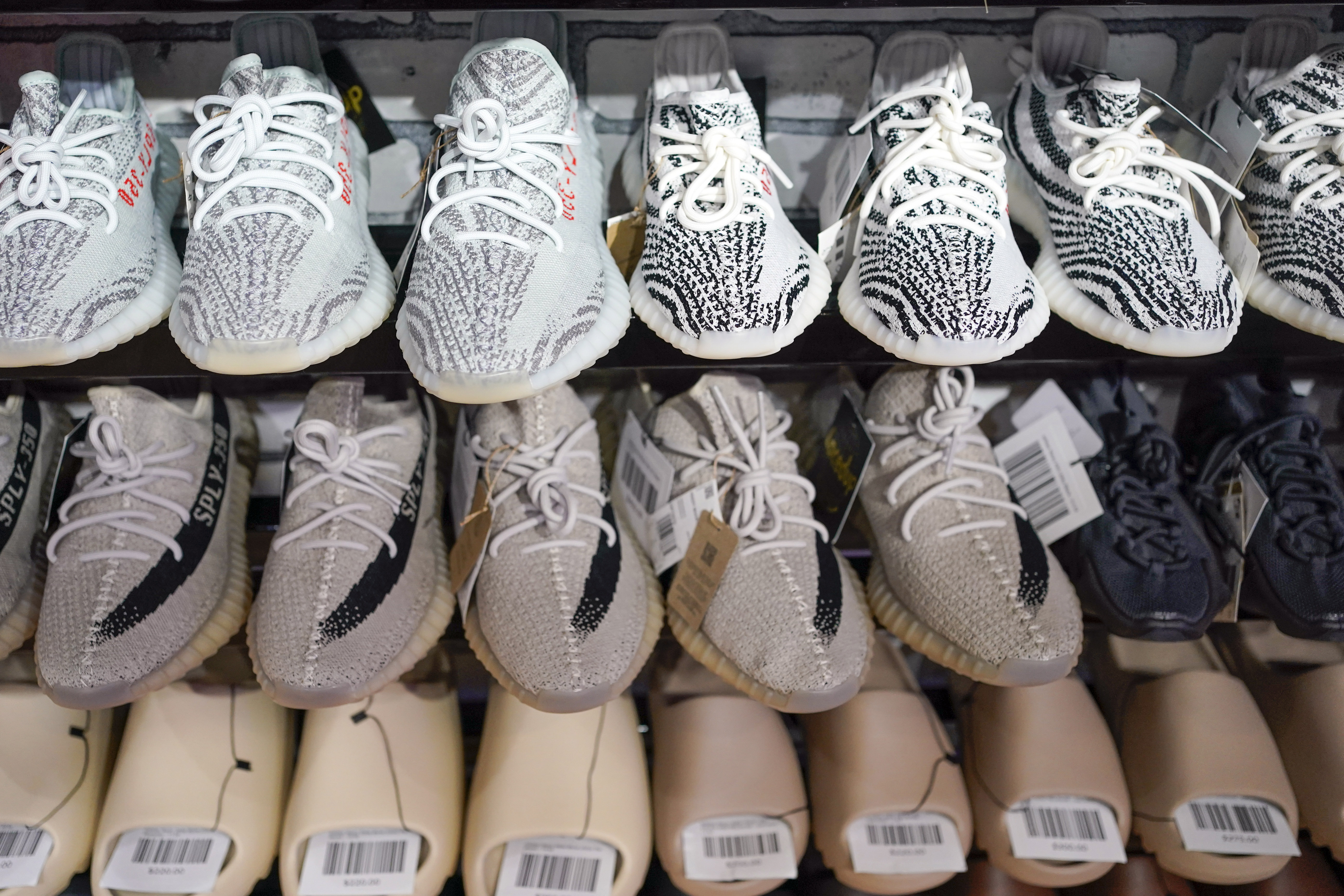 Adidas geht nun davon aus, den Rest seines Yeezy-Vorrats zum Selbstkostenpreis zu verkaufen