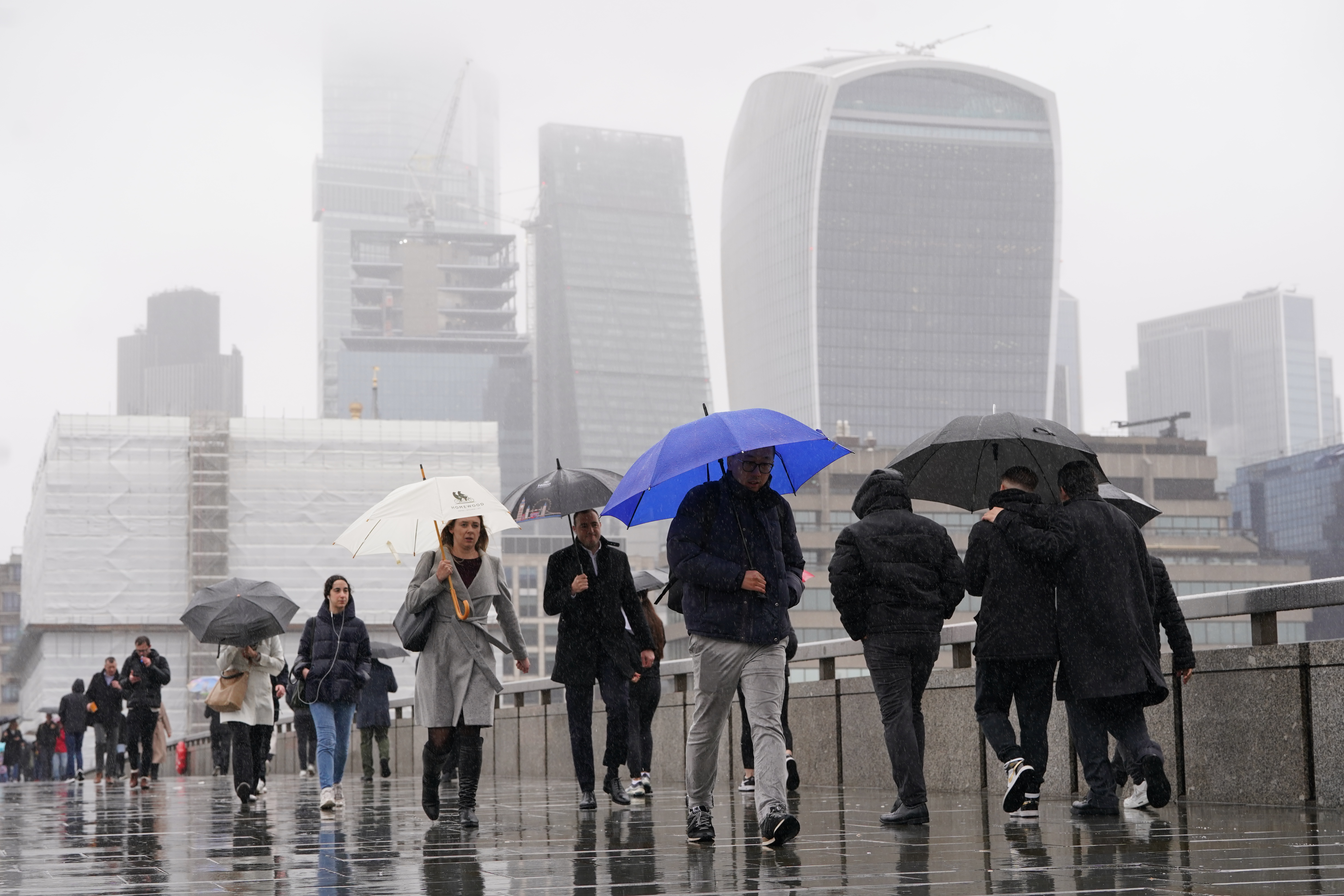 Es war eine nasse Woche für die Briten, am Dienstag gab es in London heftige Regenfälle