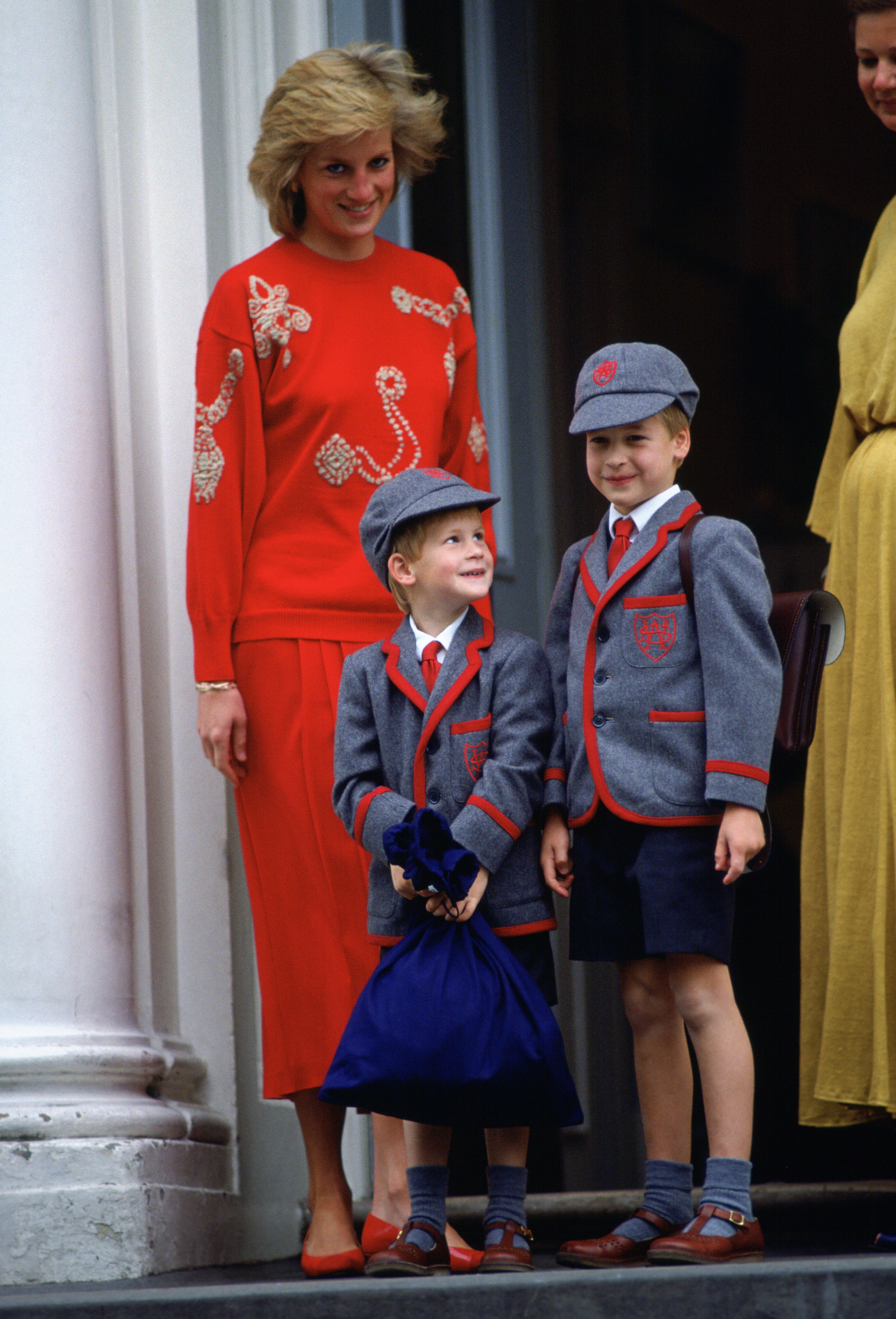 Die Jungen mit ihrer verstorbenen Mutter Diana, Prinzessin von Wales