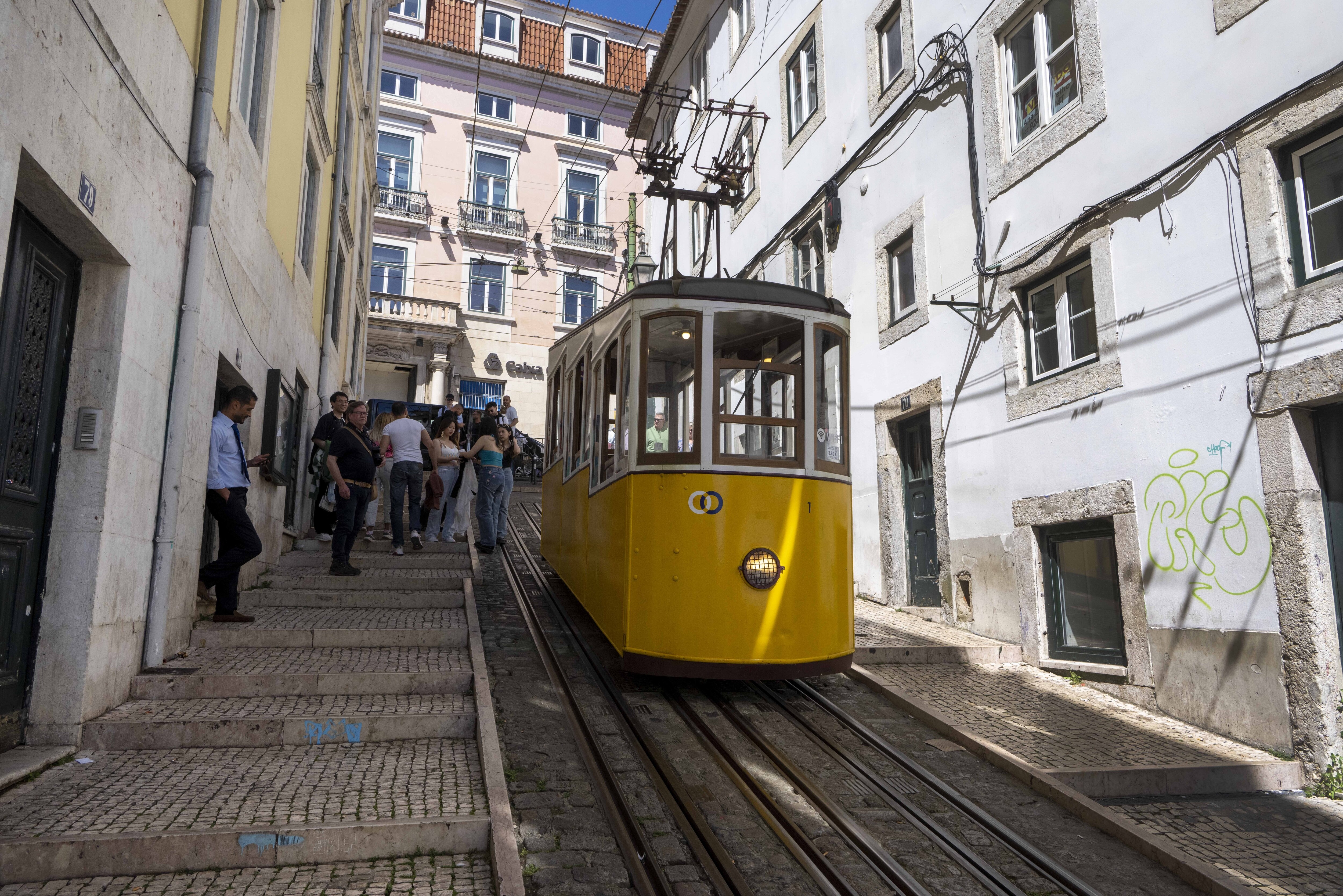 Die Standseilbahn wurde diese Woche endlich vom Bürgermeister von Lissabon eröffnet