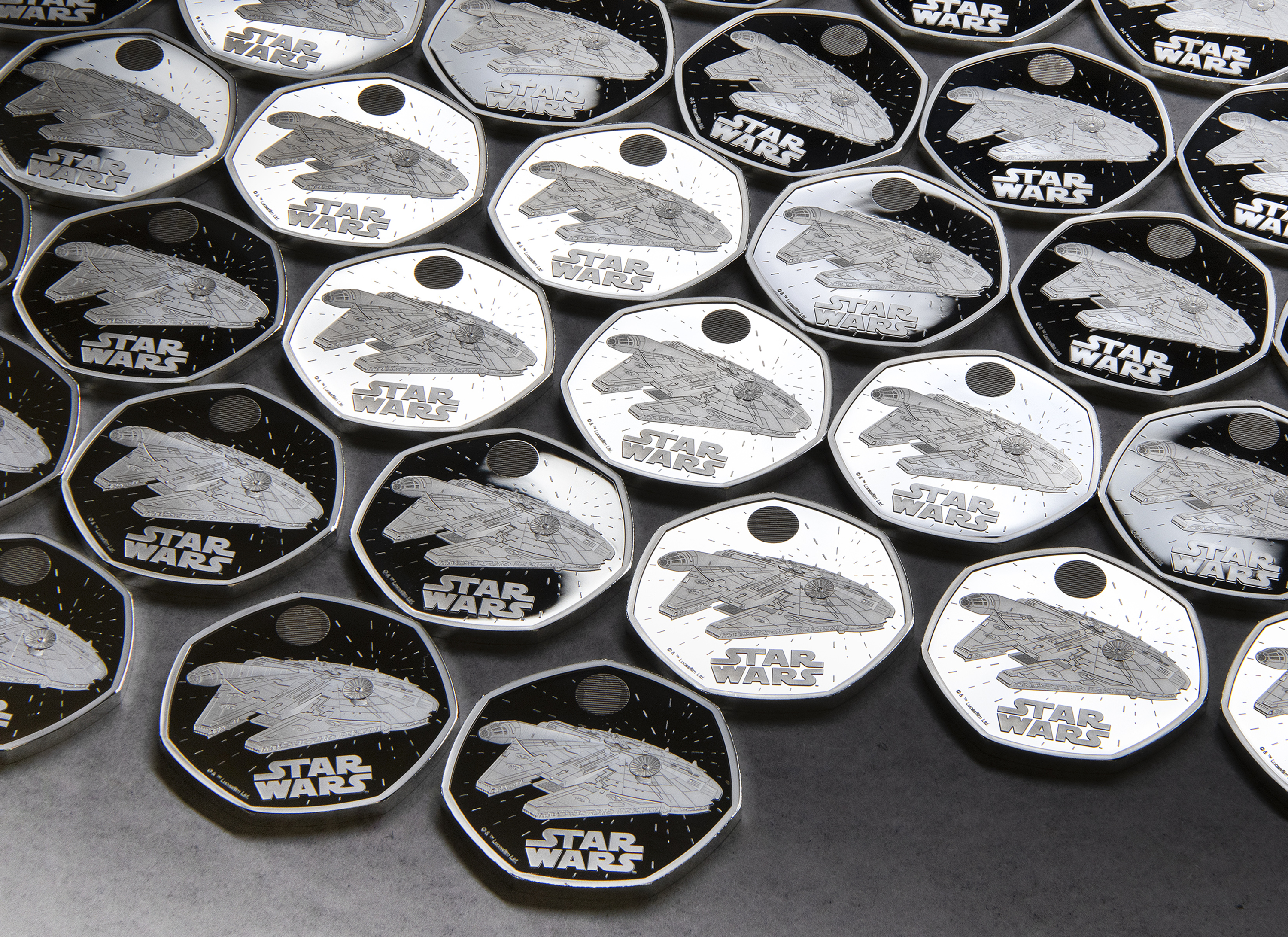 Die Millennium Falcon 50-Pence-Silbermünzen der Royal Mint