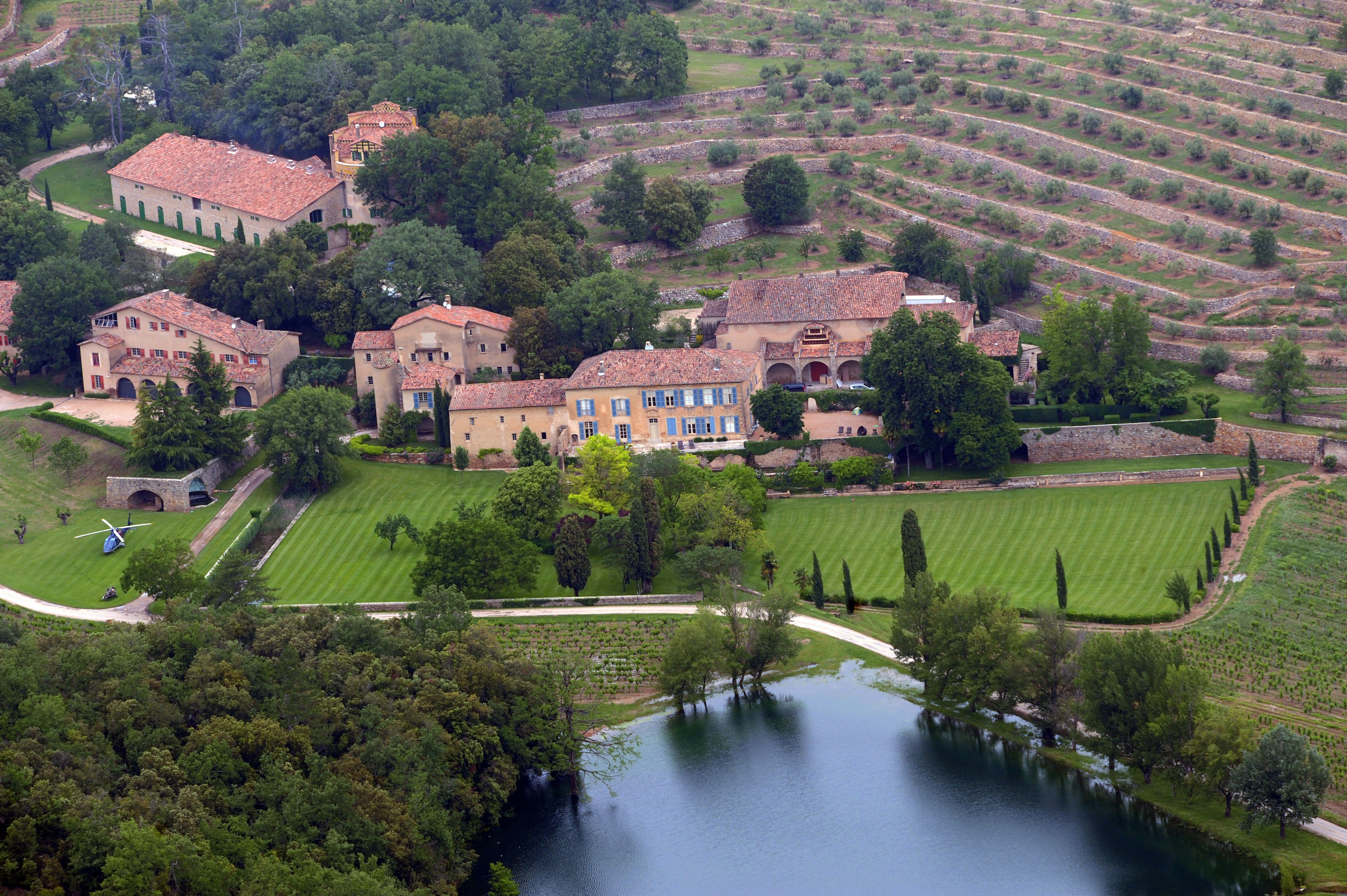 Das ehemalige Machtpaar kaufte 2008 das 1.300 Hektar große Anwesen Miraval in der Provence, Südfrankreich