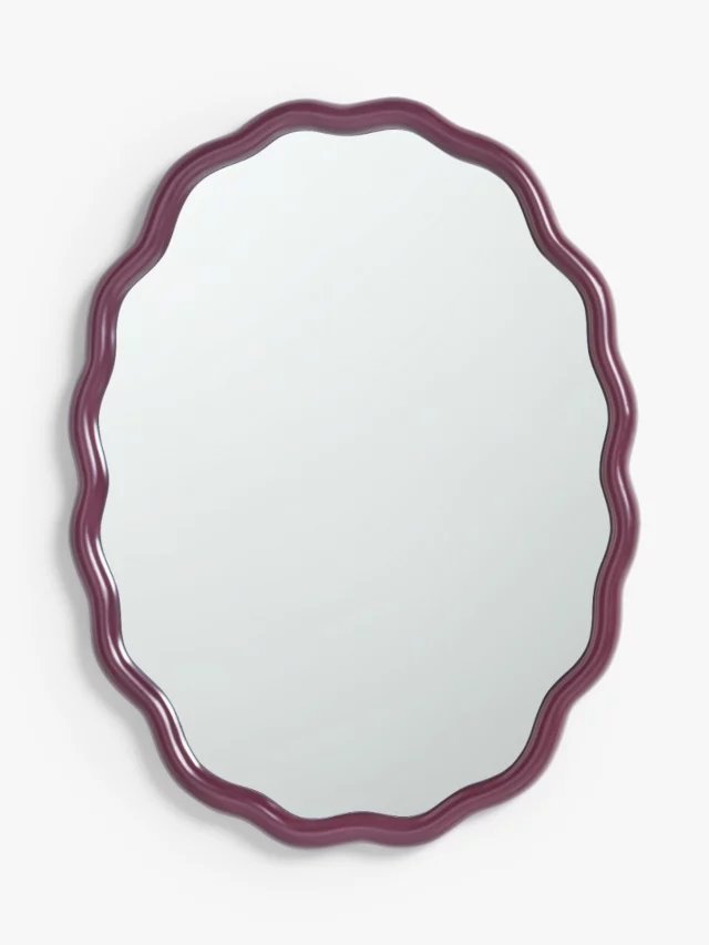 Dieser gewellte ovale Wiggle-Spiegel kostet 95 £ von John Lewis