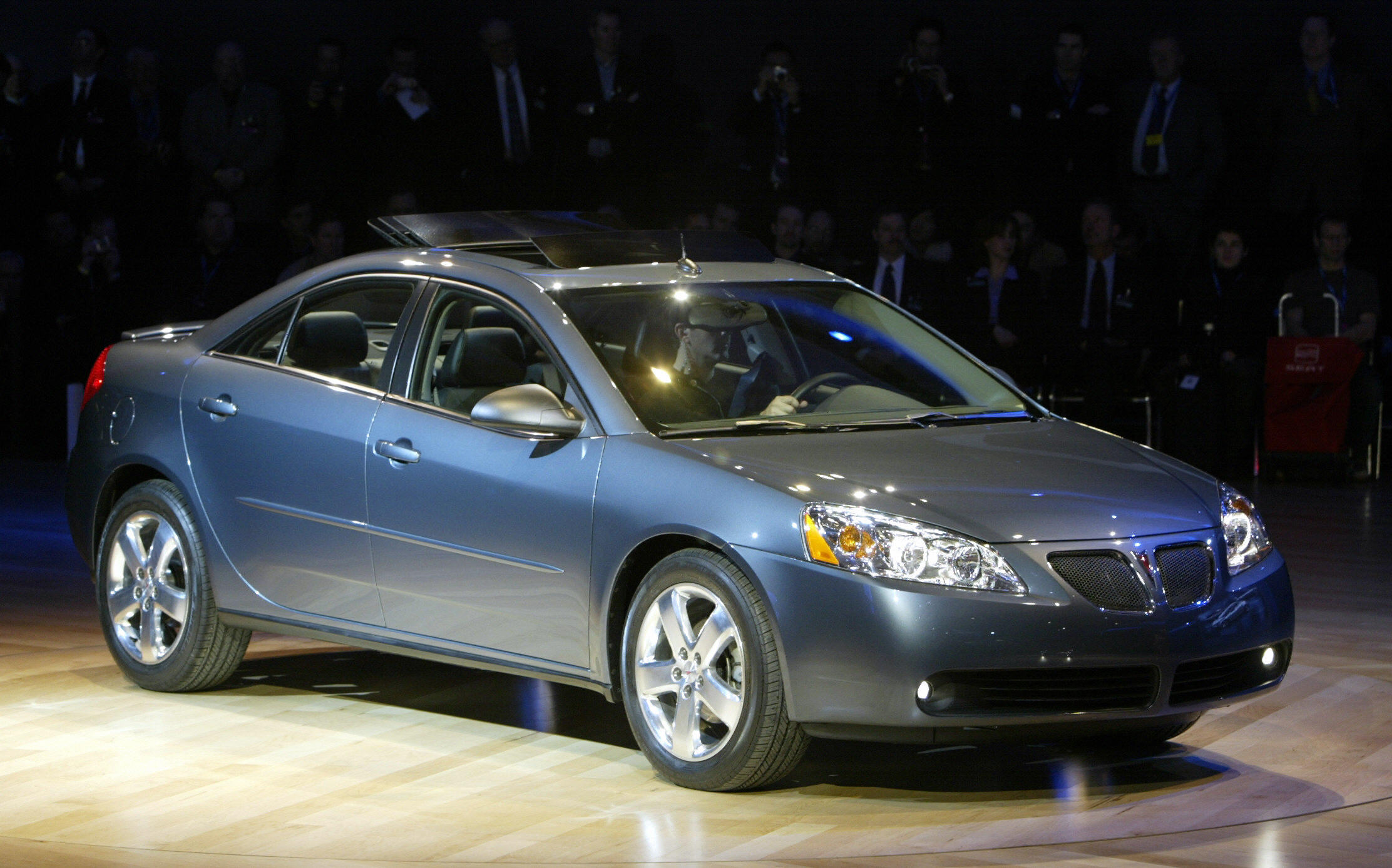 Der 2005 Pontiac G6 wurde 2004 auf der North American International Auto Show in der Cobo Hall in Detroit, Michigan, gezeigt