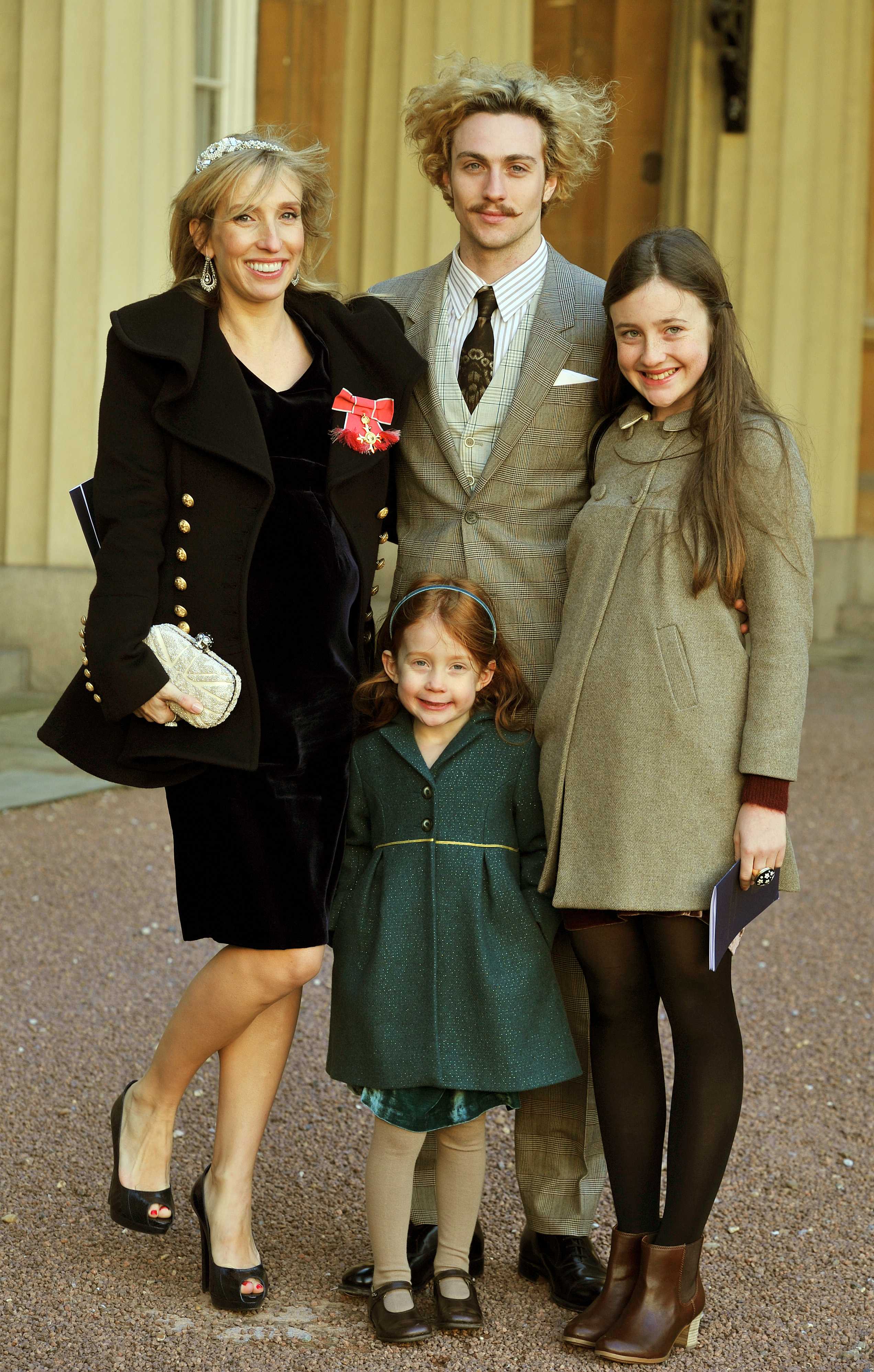 Sam mit Aaron und ihren Kindern Angelica und Jessie Phoenix im Jahr 2011