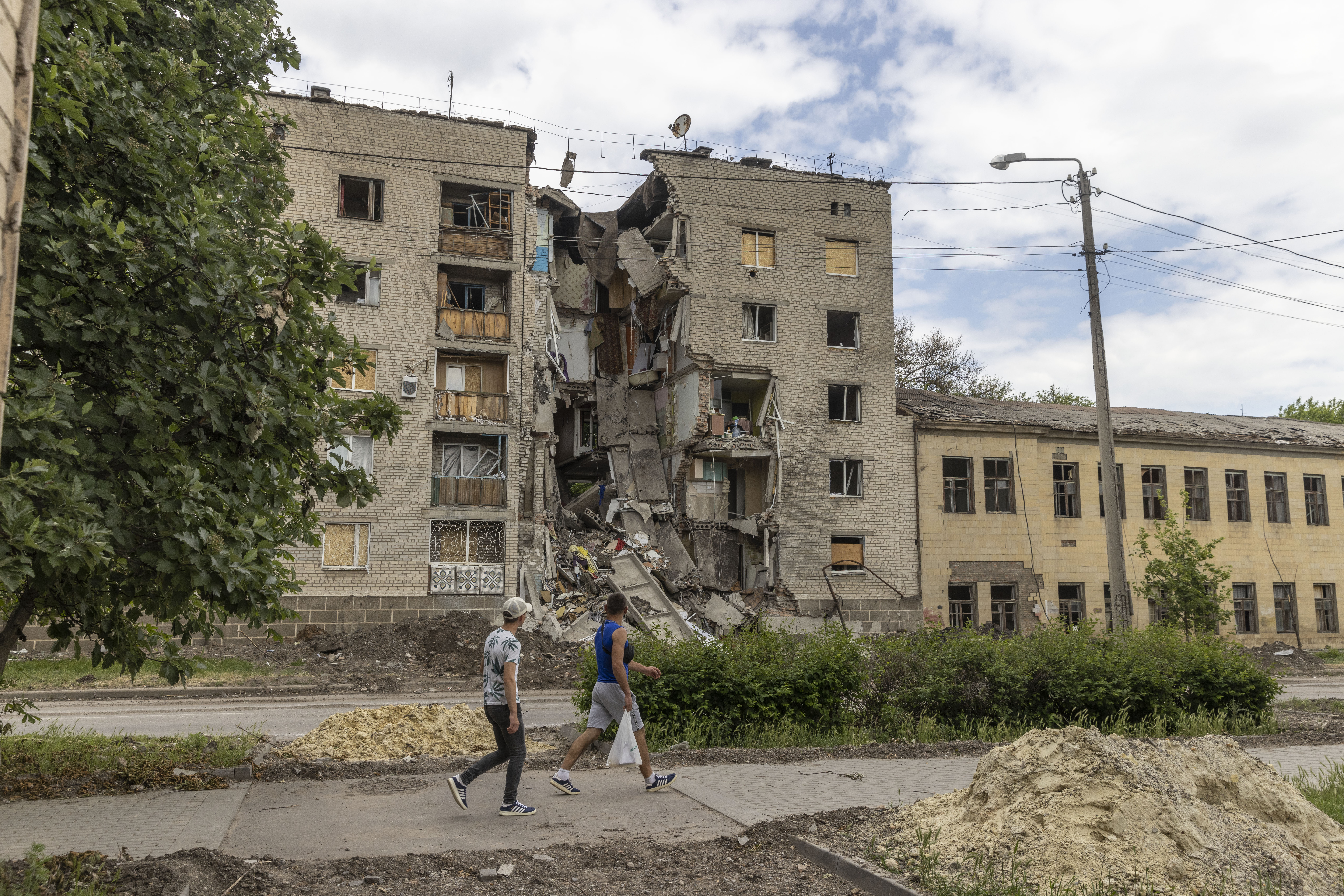 Zerstörung in Bachmut im Mai 2022, als russische Streitkräfte nach der Einnahme von Liman im Norden näher kamen