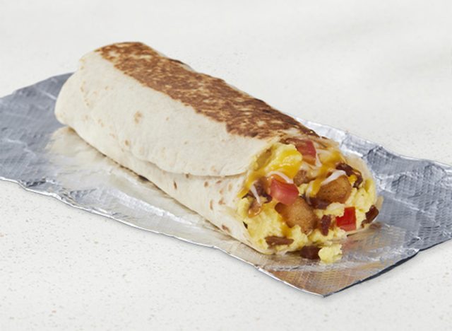 Taco Bell Grande gerösteter Frühstücks-Burrito mit Speck