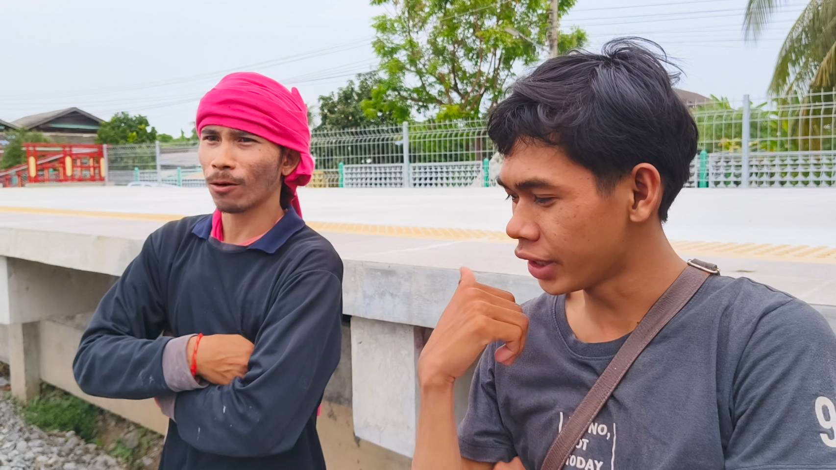Die thailändischen Bahnarbeiter, die die Leiche gefunden haben