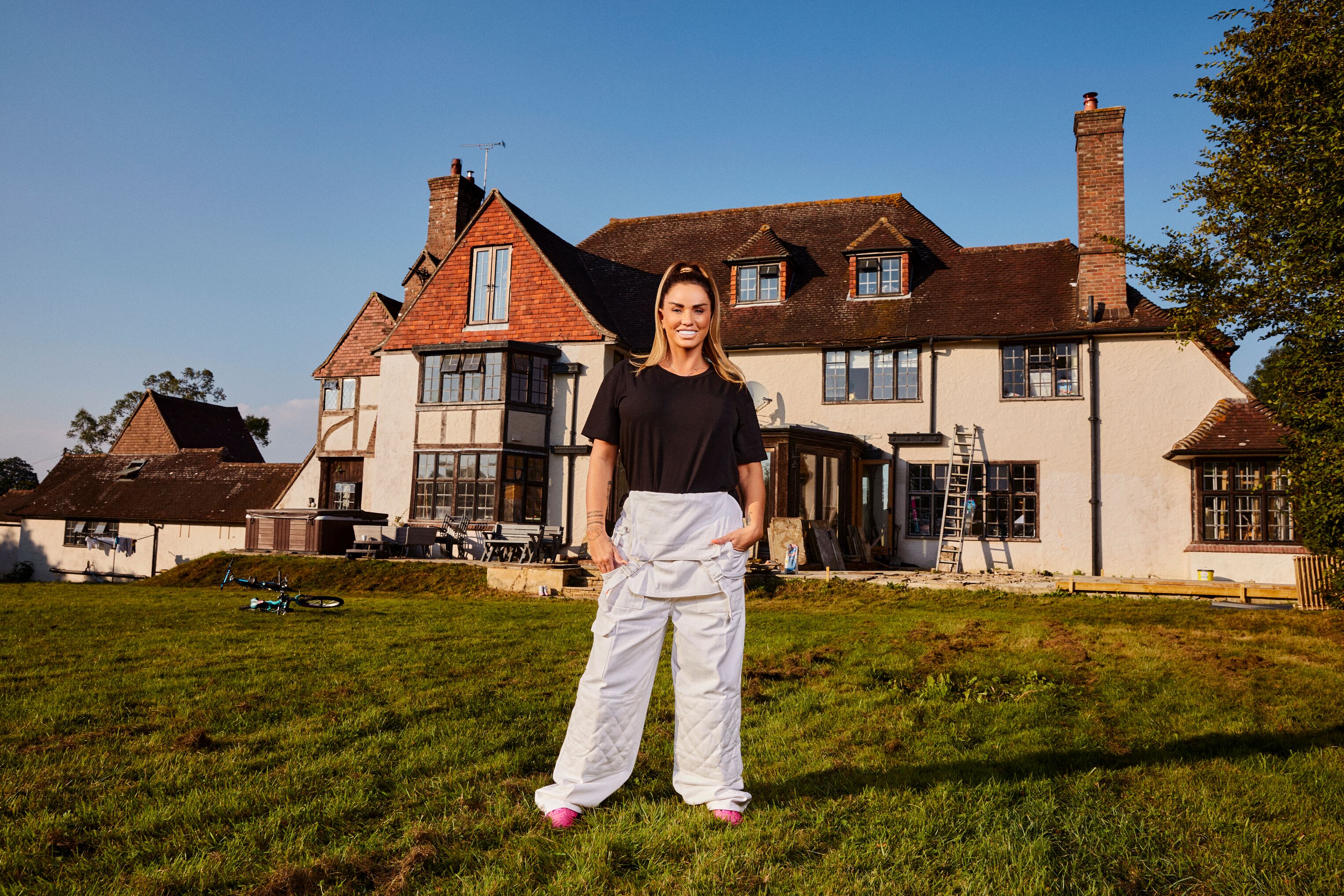 Katie kaufte ihr riesiges Haus für 1,35 Millionen Pfund