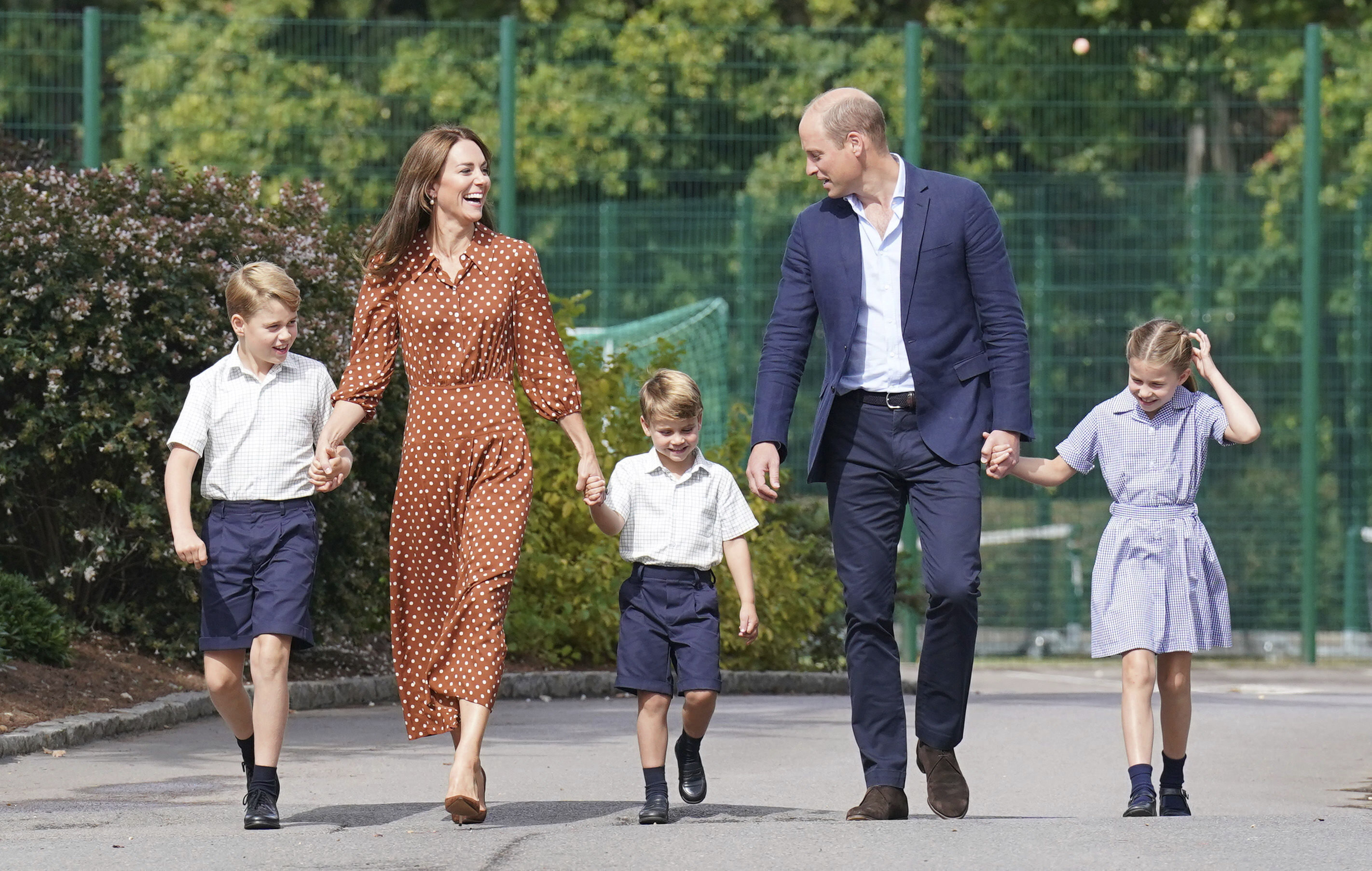 Kate sagte, sie habe die Neuigkeiten mit ihren drei Kindern George, Louis und Charlotte geteilt und dankte Ehemann William für seine Unterstützung