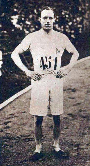Der schottische Athlet Eric Liddell nach seinem Sieg im 400-Meter-Lauf bei den Olympischen Spielen 1924.
