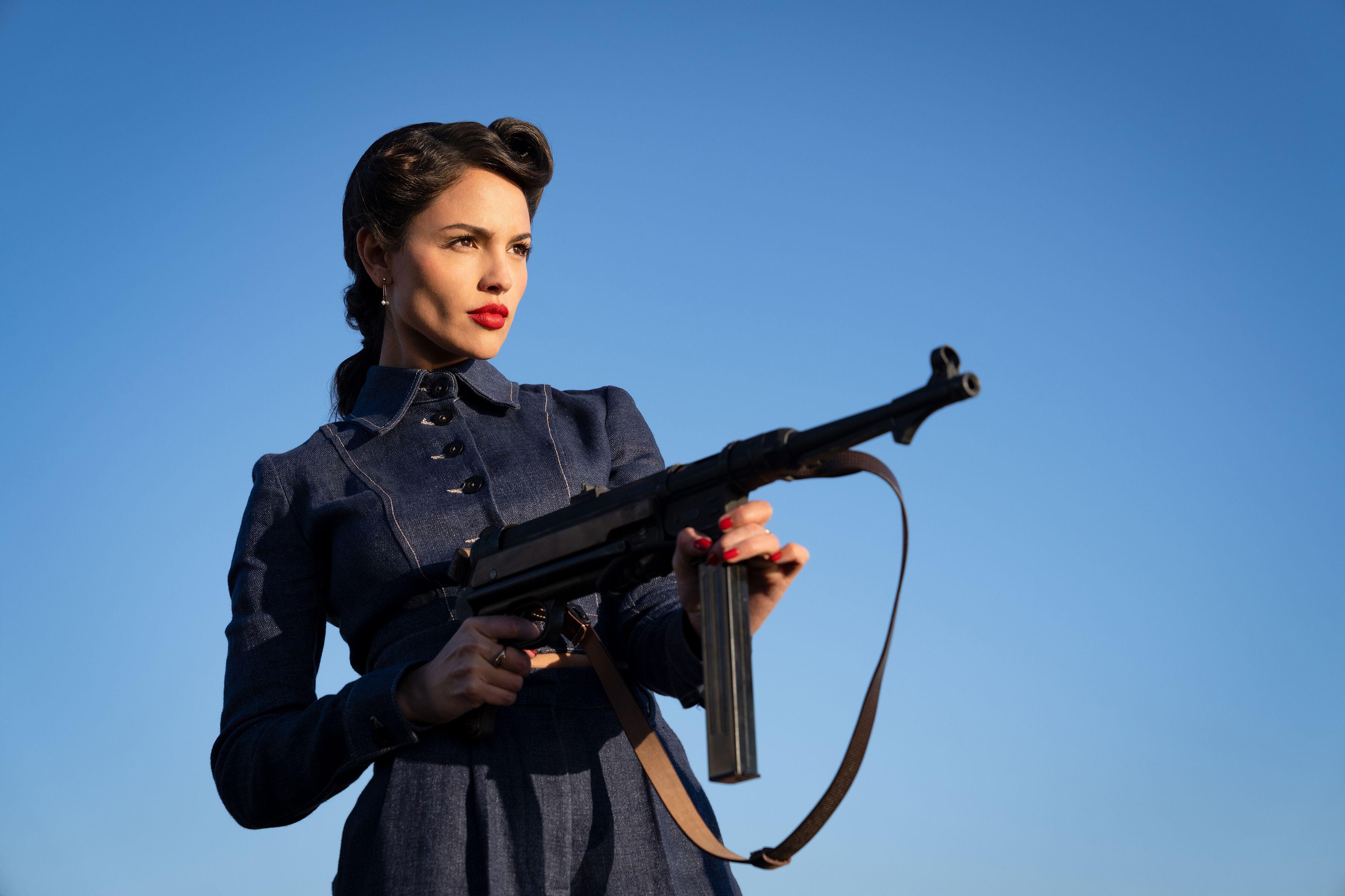 Eiza spielt in Guy Ritchies neuem Kriegsblockbuster The Ministry Of Ungentlemanly Warfare die Hauptrolle
