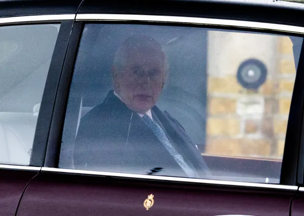 Charles wurde am Dienstag beim Verlassen von Windsor Castle gesehen