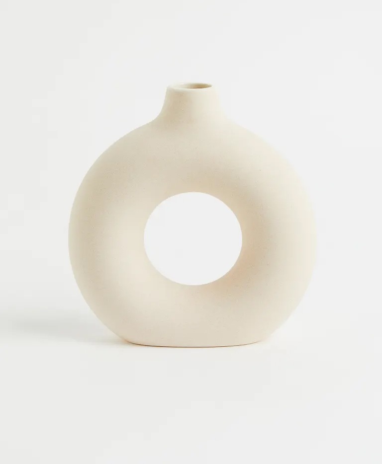 Diese wunderschöne Keramikvase kostet bei H&M nur 5 £