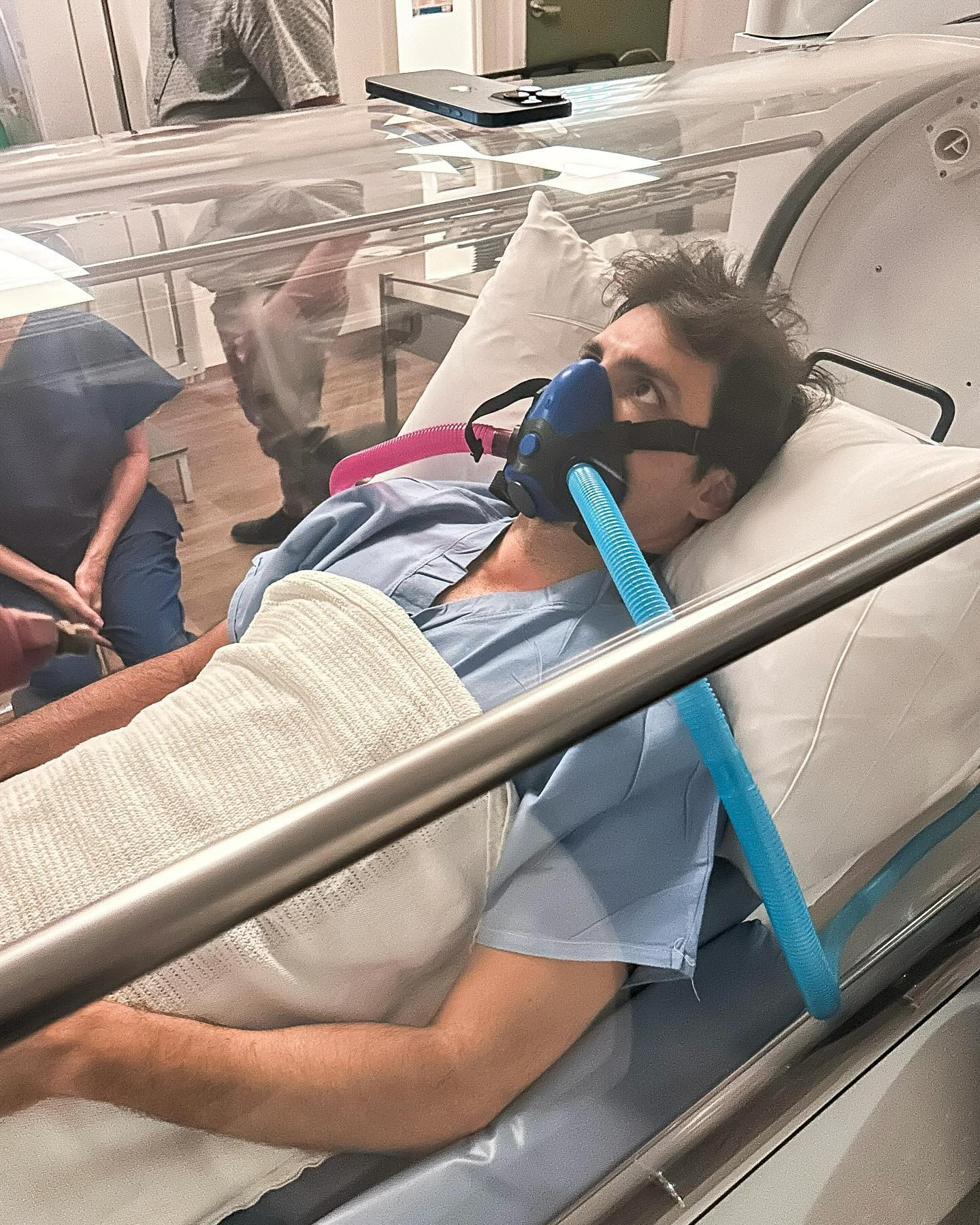 Der Spanier teilte eine Reihe von Schnappschüssen aus seiner Zeit im Krankenhaus
