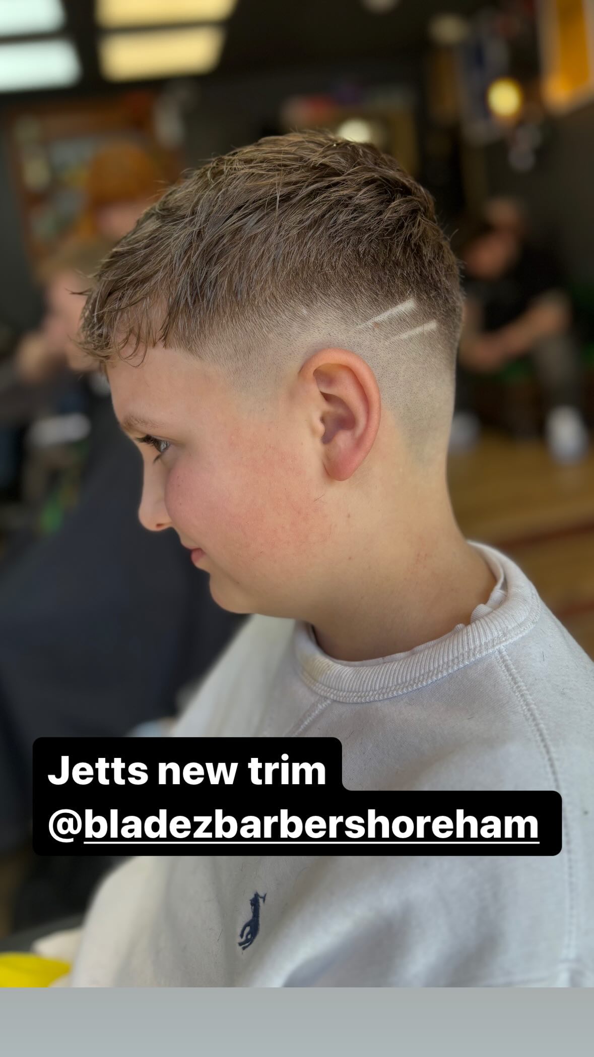 Die Mutter präsentierte Jetts neuen, ausgefallenen Haarschnitt in den sozialen Medien