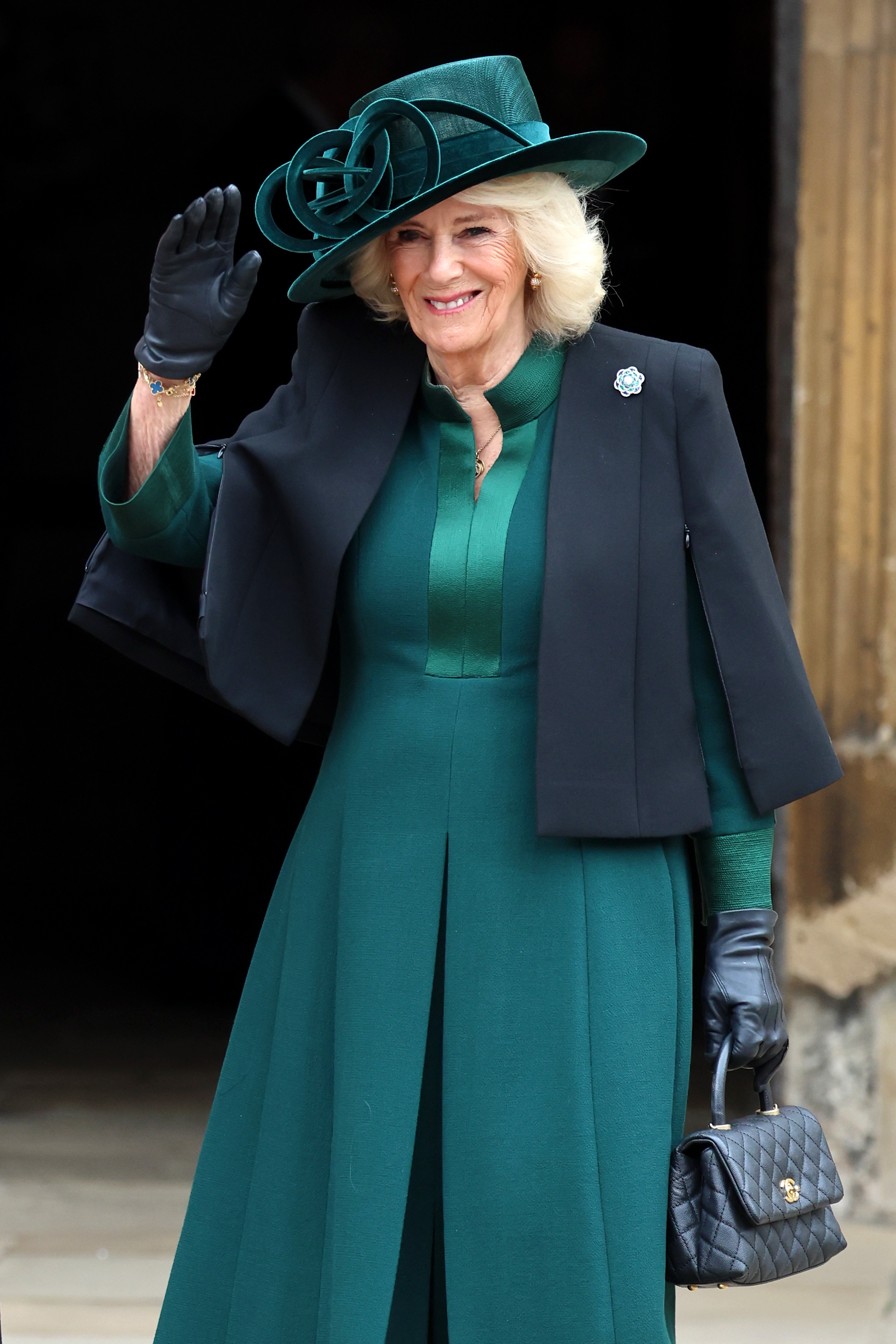 Königin Camilla strahlte, als sie am Ostergottesdienst auf Schloss Windsor teilnahm