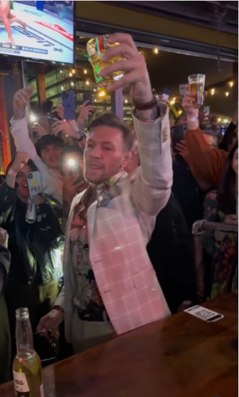 McGregor mischte sich in einer Bar in Texas unter die Fans