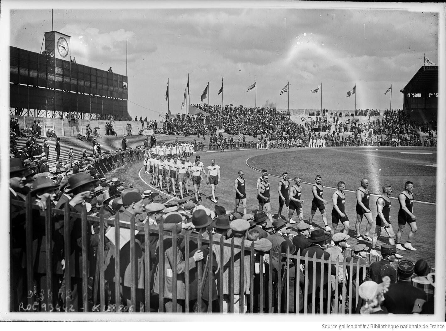 Die Eröffnungsfeier der Olympischen Spiele im Colombes-Stadion, 5. Juli 1924.