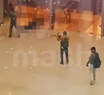 ISIS-Terroristen wurden letzten Freitag auf Video festgehalten, als sie das Rathaus von Crocus beschossen