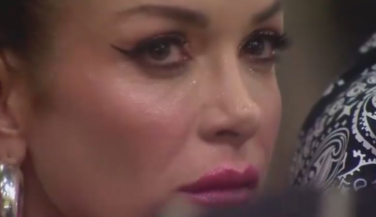 Die kolumbianische Schauspielerin Nataly Umaña brach in Tränen aus, nachdem ihr Mann Alejandro Estrada das Haus betrat und mit ihr Schluss machte