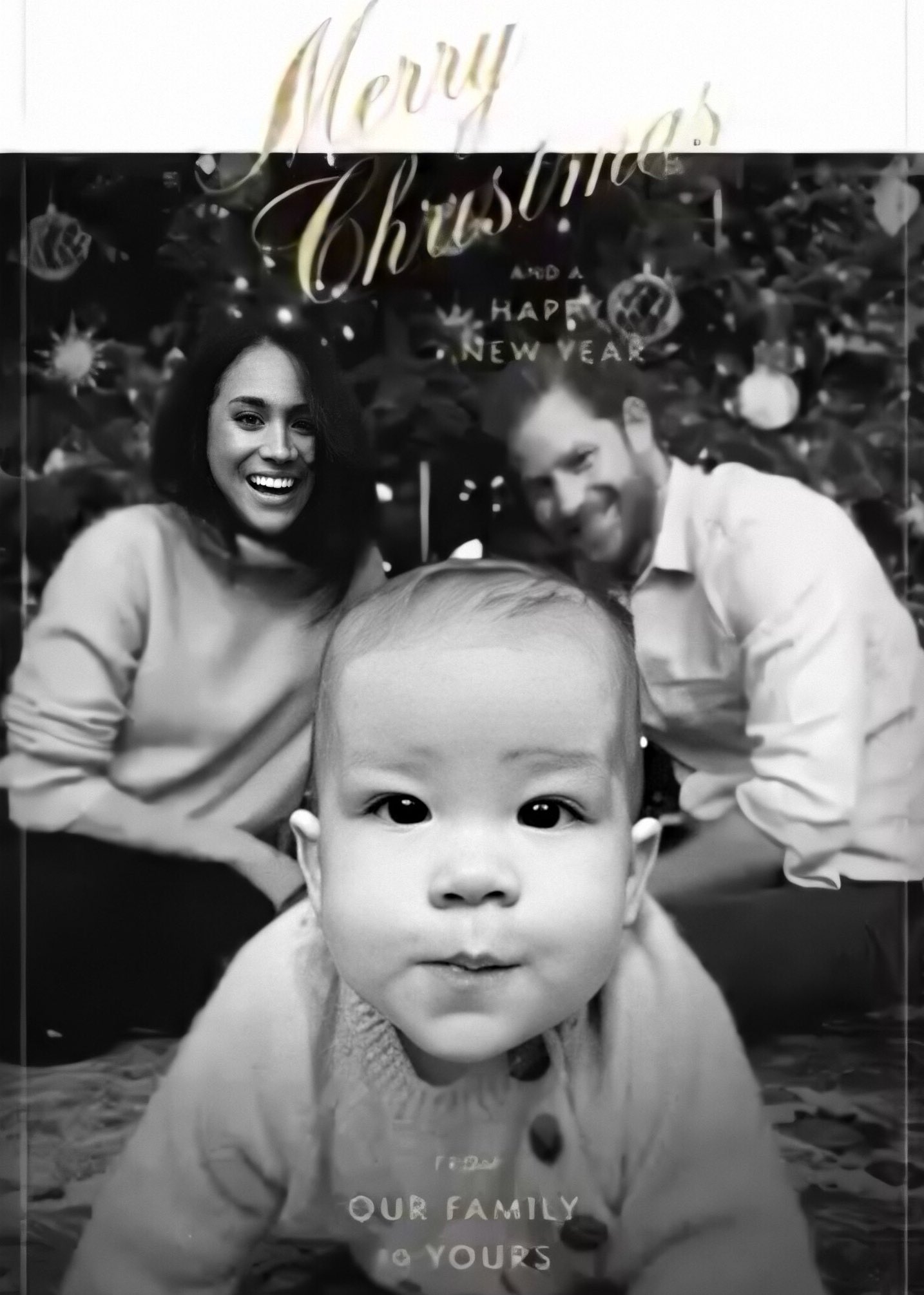 Meghan und Harry wurden von königlichen Fans zu einer Weihnachtskarte befragt, die sie 2019 herausgegeben hatten, auf der Meghans Gesicht im Vergleich zu Harry scharf im Fokus zu stehen scheint