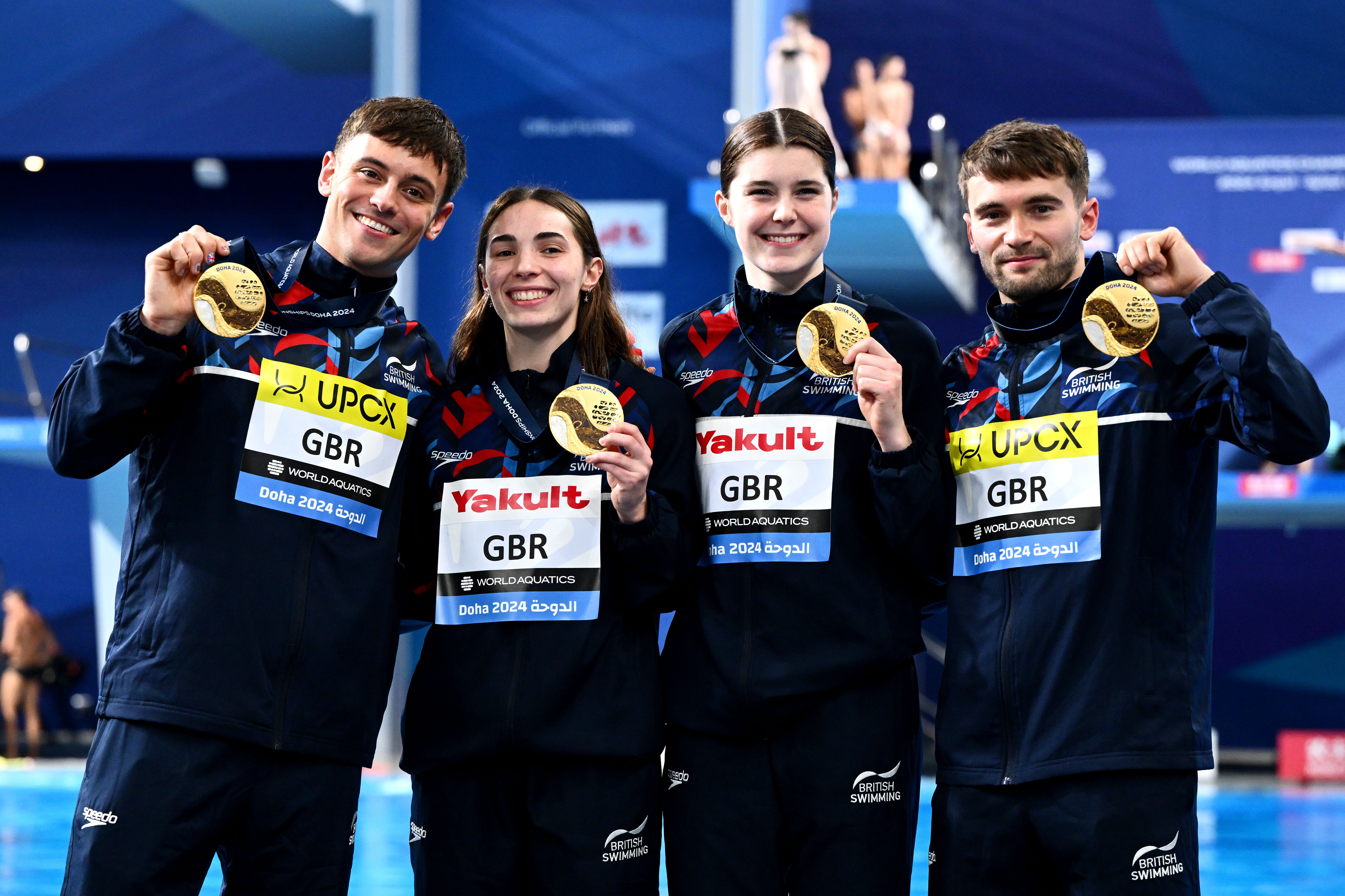Die Goldmedaillengewinner des Qatar Team GB, Daniel Goodfellow, Tom Daley, Scarlett Mew Jensen und Andrea Spendolini Sirieix