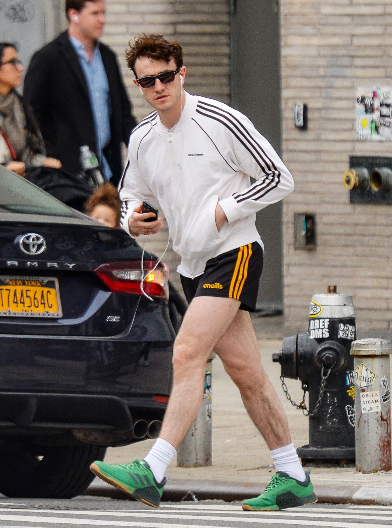 Paul Mescal zeigt seine nackten Beine in New York