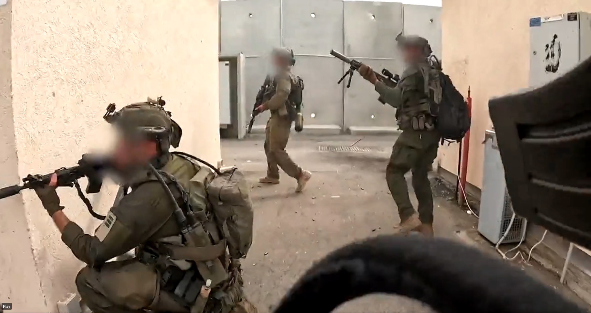 Israelische Kommandos stürmen ein Lagerhaus, um Geiseln zu befreien und Hamas-Terroristen zu töten