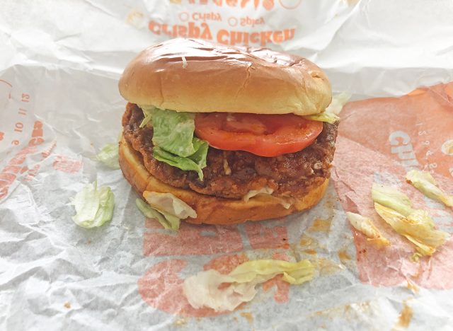 Burger King Spicy Royal Crispy Chicken-Sandwich auf der Verpackung