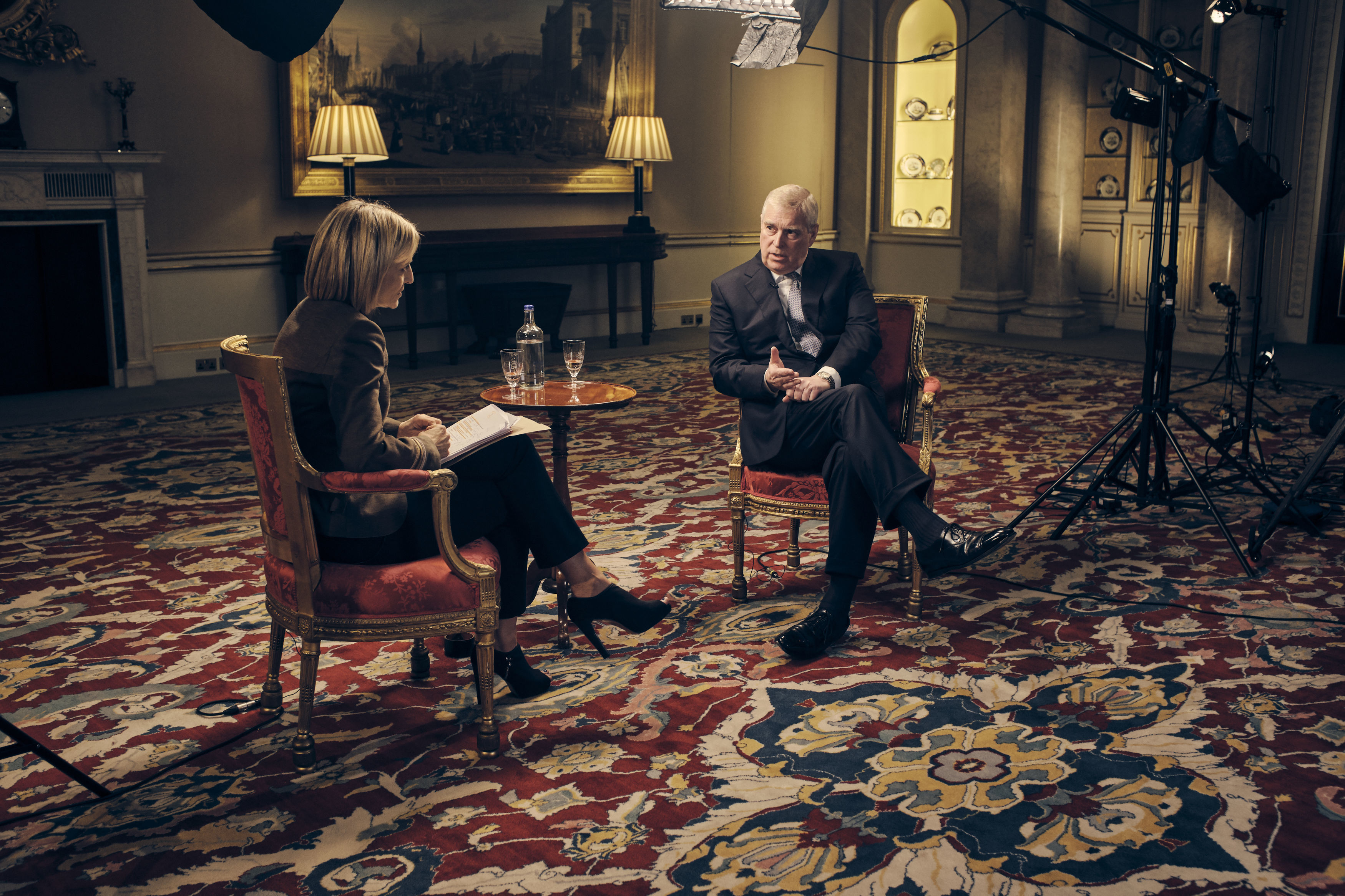 Es verfolgt den Vorlauf zum Interview des Herzogs von York mit Emily Maitlis im Jahr 2019