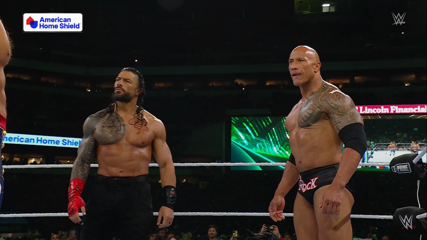 The Rock und Roman Reigns besiegten Cody Rhodes und Seth Rollins