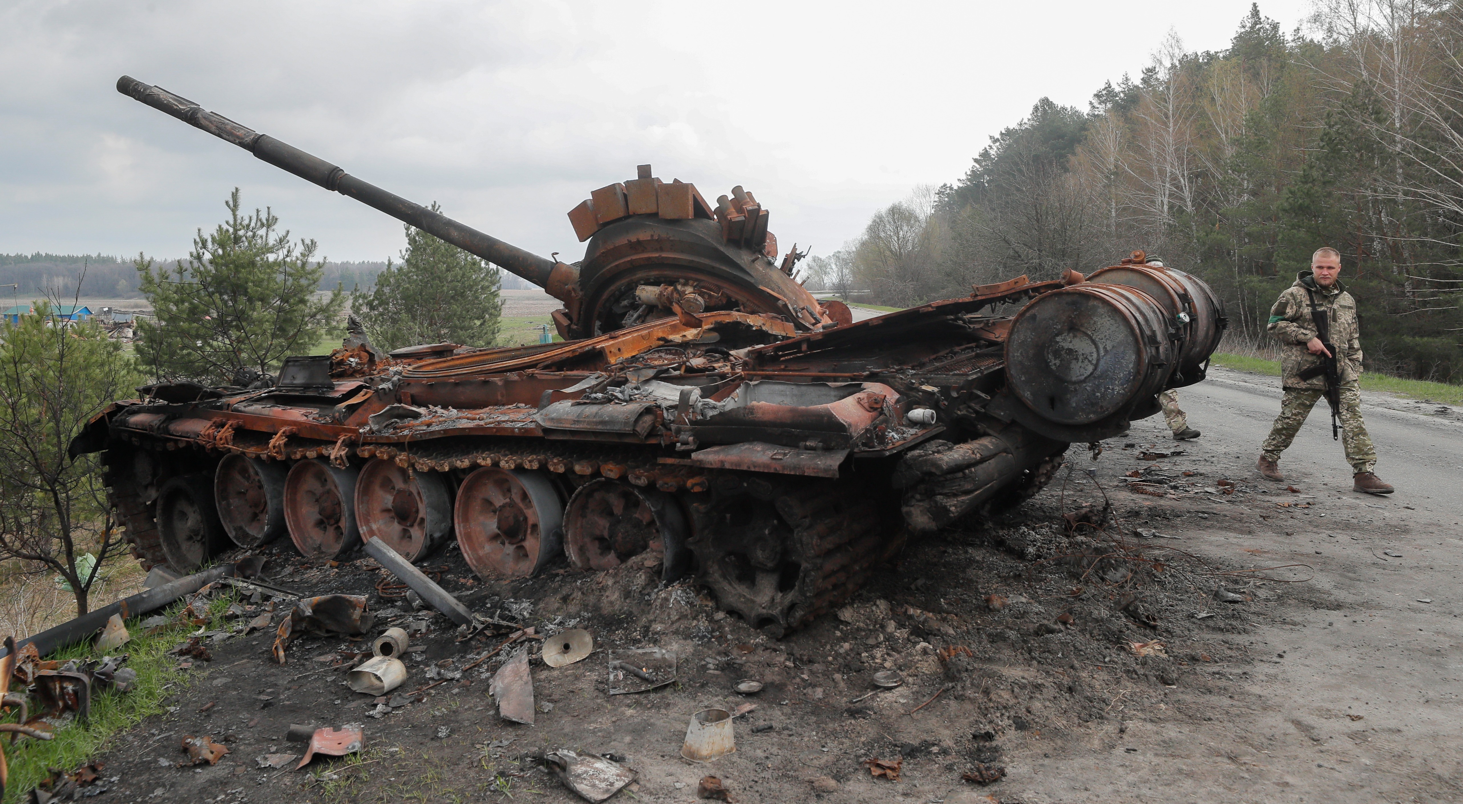 Ein zerstörter russischer Panzer in Kiew, Ukraine