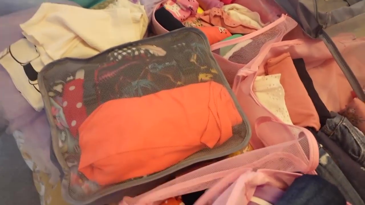 Sie verriet, dass jedes Kind bei Reisen mit dem Wohnwagen einen eigenen Packwürfel für Kleidung bekommt