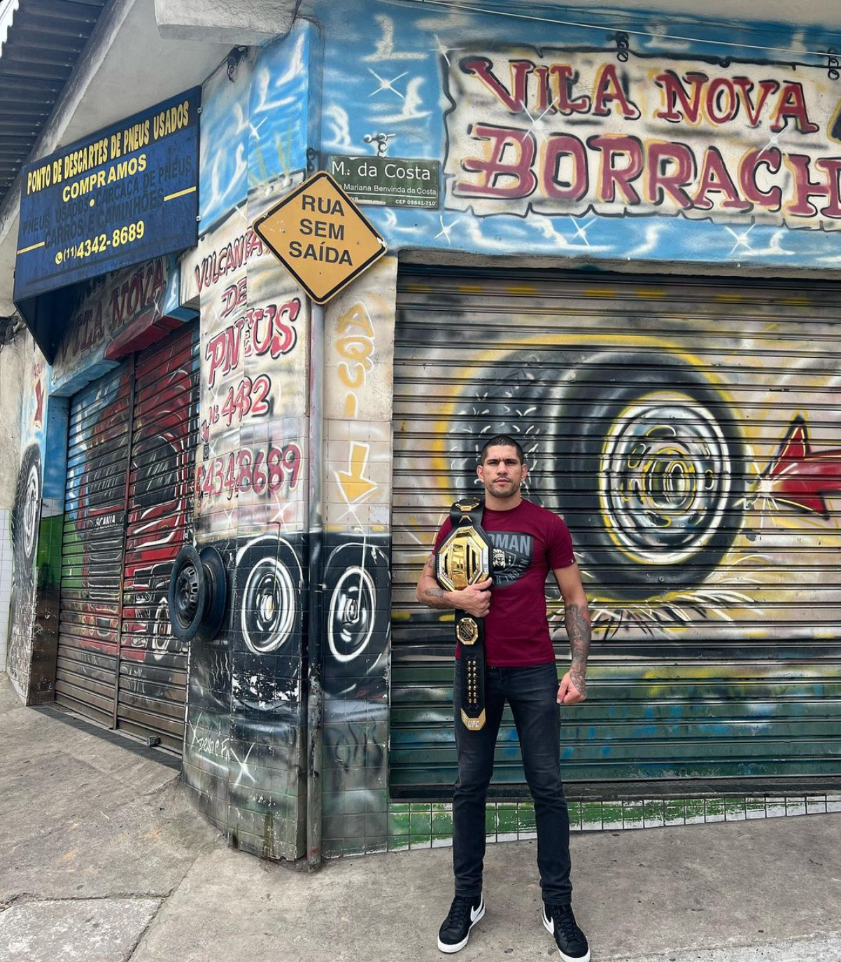 Pereira besuchte die Reifenwerkstatt, in der er arbeitete, nachdem er seinen ersten UFC-Titel gewonnen hatte